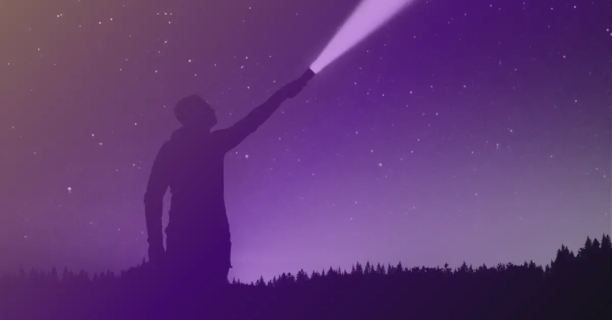 Man-holding-flashlight